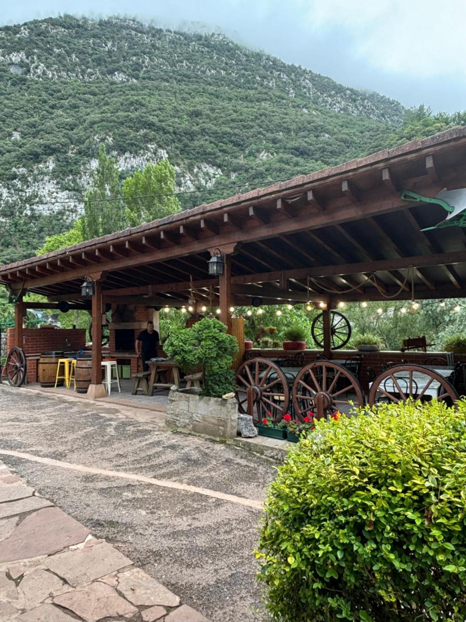 Albergue La Hermida Casa di campagna *